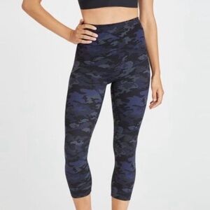 Spanx Booty Boost Active Printed Cropped Leggings Size M